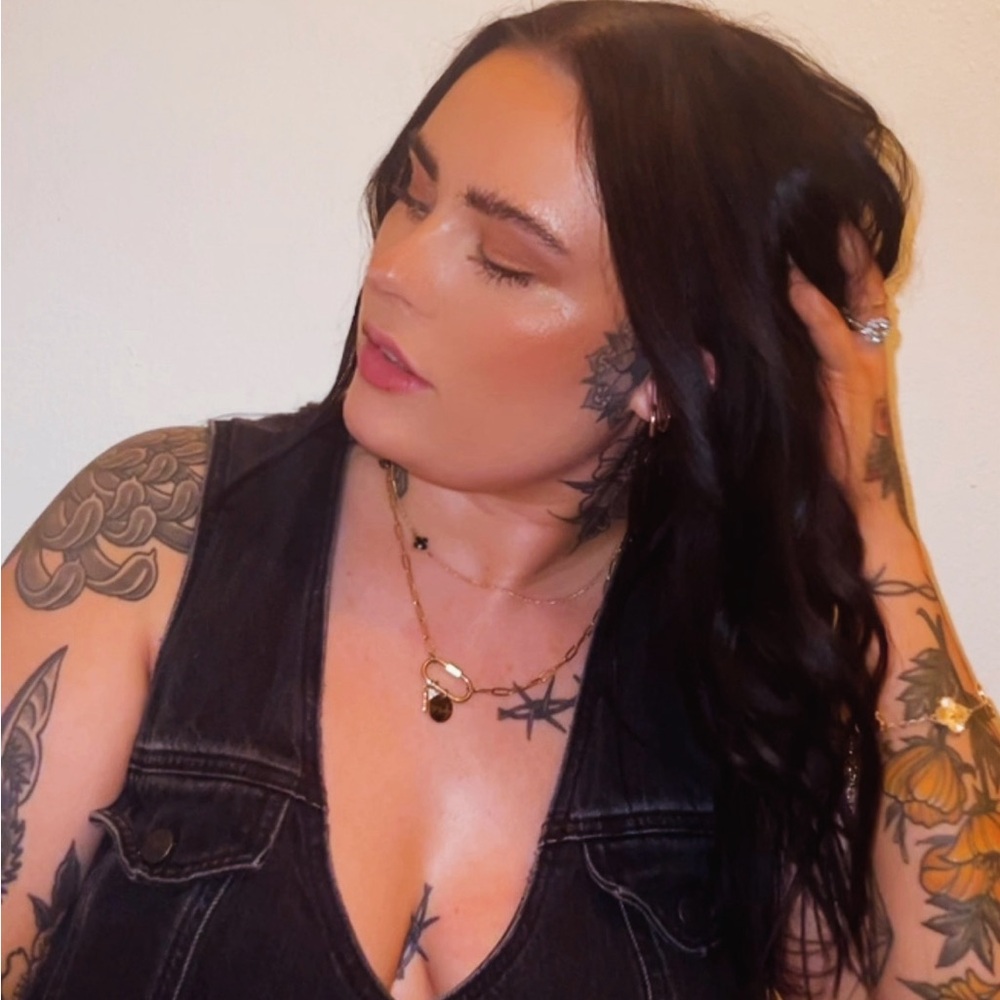 Meet your Posher, Aly